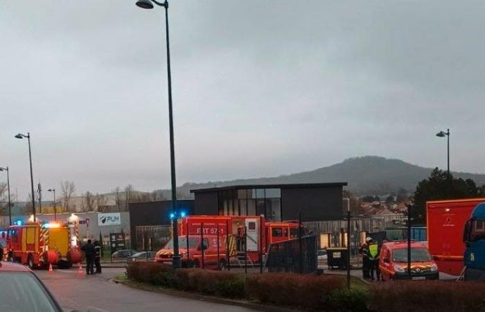 huit douaniers placés temporairement à l’isolement