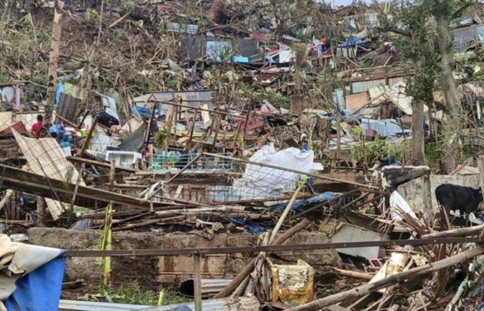 A Mayotte, dévastée par un cyclone, la solidarité s’organise face au drame