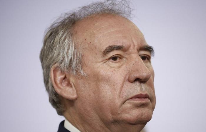 Bayrou sous le feu des critiques, rencontre avec Macron