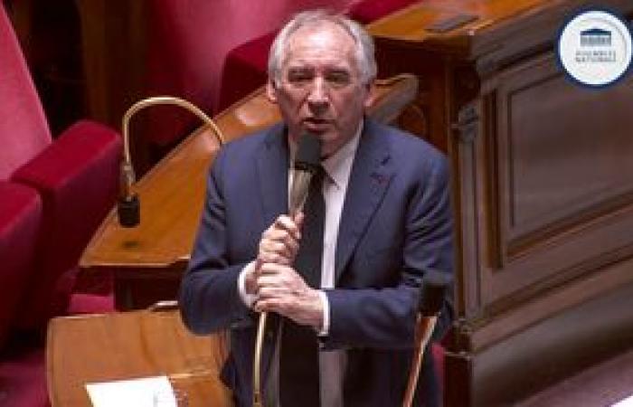 François Bayrou se prend les pieds dans le tapis du « territoire national » relance la polémique