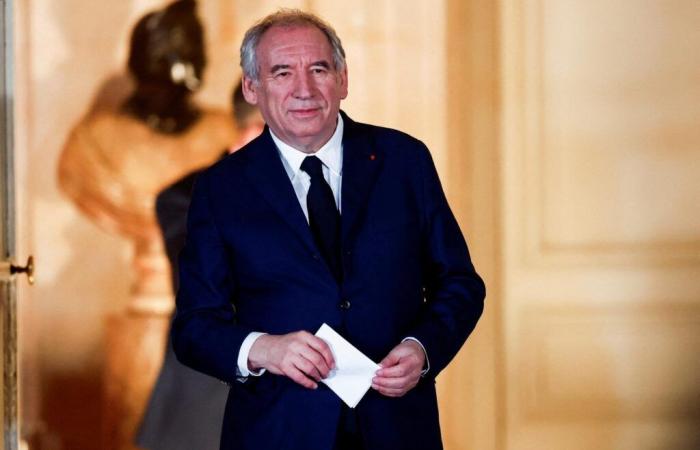 « François Bayrou reste confronté aux mêmes fragilités que Michel Barnier »