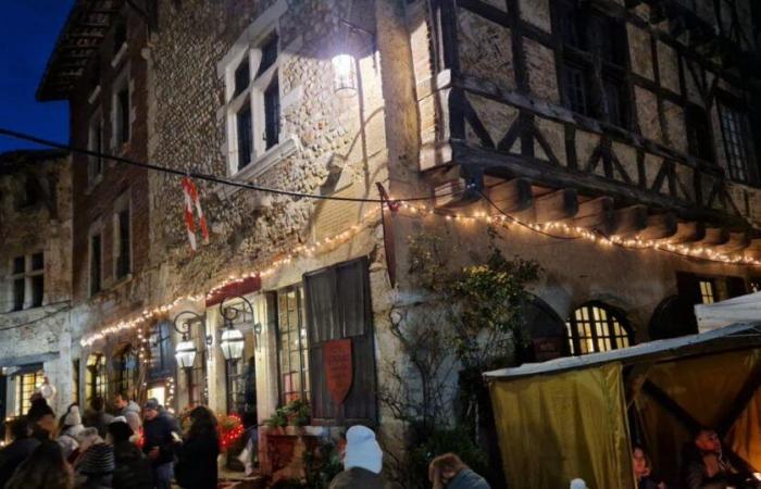 Pérouges. Un retour en pleine forme au marché de Noël de la cité médiévale