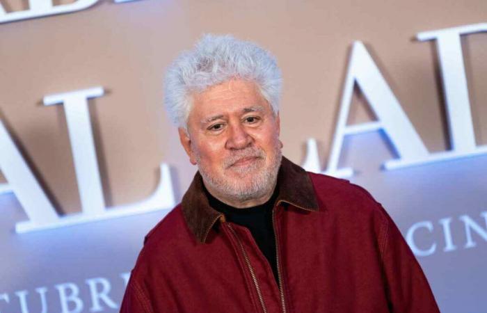 Pedro Almodóvar s’effondre en direct après la mort de sa muse, l’actrice Marisa Paredes