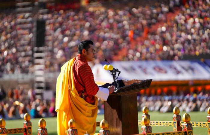 Le roi Jigme Khesar, son héritier, son père, les reines, princes et princesses du Bhoutan réunis pour la fête nationale