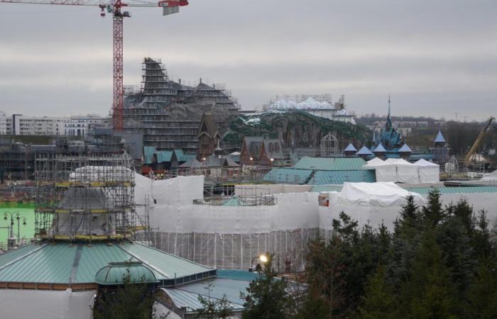 La neige éternelle s’installe au Monde de La Reine des Neiges à Disneyland Paris