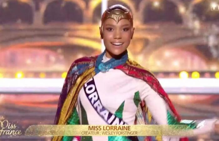 Miss Lorraine Assia Roosz-Tomenti portait son costume régional à l’envers