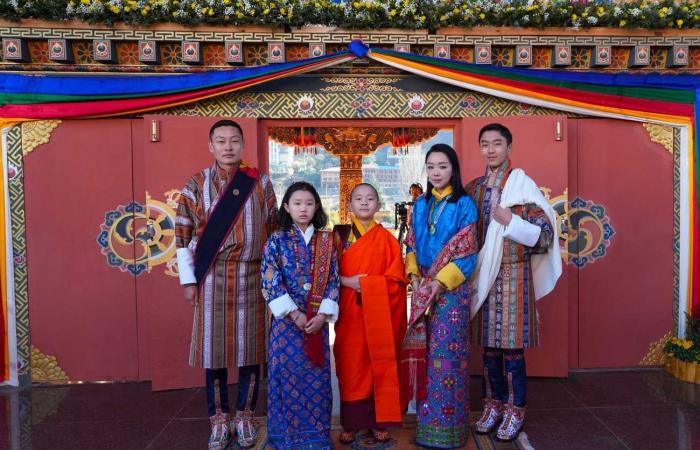 Le roi Jigme Khesar, son héritier, son père, les reines, princes et princesses du Bhoutan réunis pour la fête nationale