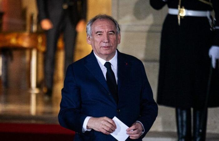 François Bayrou propose de rassembler les forces politiques jeudi à Matignon, hors RN et LFI