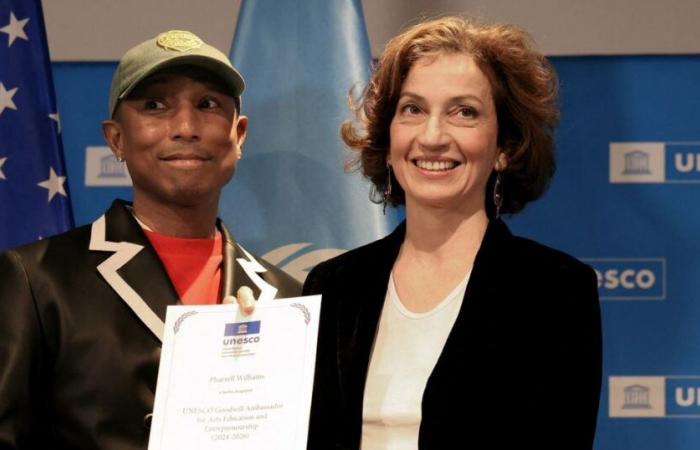 Nouveau rôle important pour Pharrell Williams, il le célèbre avec sa femme Helen dans un restaurant à Paris