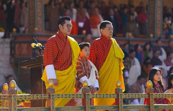 Le roi Jigme Khesar, son héritier, son père, les reines, princes et princesses du Bhoutan réunis pour la fête nationale