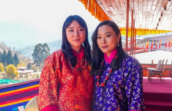 Le roi Jigme Khesar, son héritier, son père, les reines, princes et princesses du Bhoutan réunis pour la fête nationale