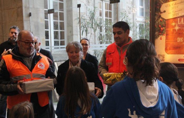 Pour les plus démunis, la mairie de Carcassonne remet près de 300 colis cadeaux aux associations pour les fêtes de fin d’année