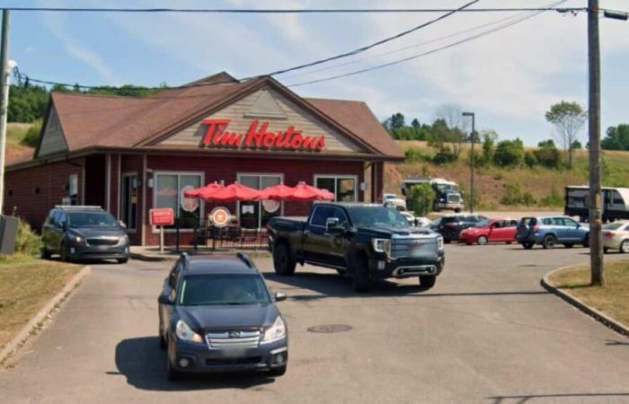 Arrêté alors qu’il attendait sa commande dans un service au volant de Tim Hortons