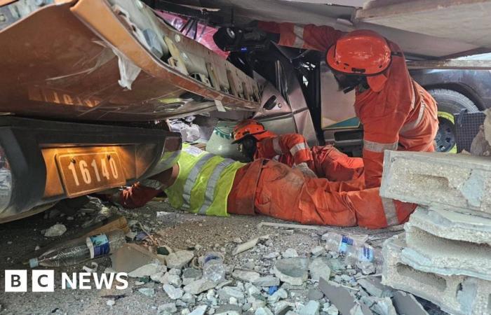 Les sauveteurs se précipitent pour retrouver les survivants du tremblement de terre de Vanuatu