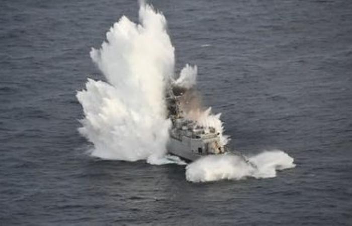 Images impressionnantes du torpillage d’un ancien patrouilleur par la Marine nationale