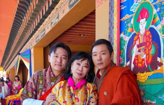 Le roi Jigme Khesar, son héritier, son père, les reines, princes et princesses du Bhoutan réunis pour la fête nationale