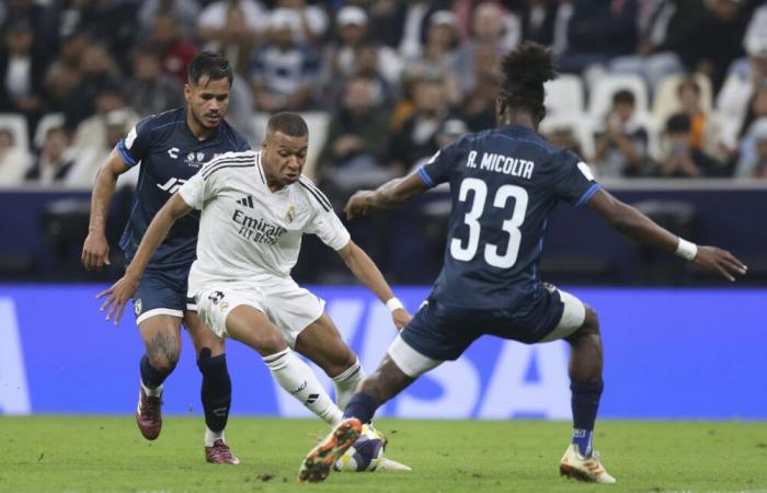 Mbappé show against Pachuca