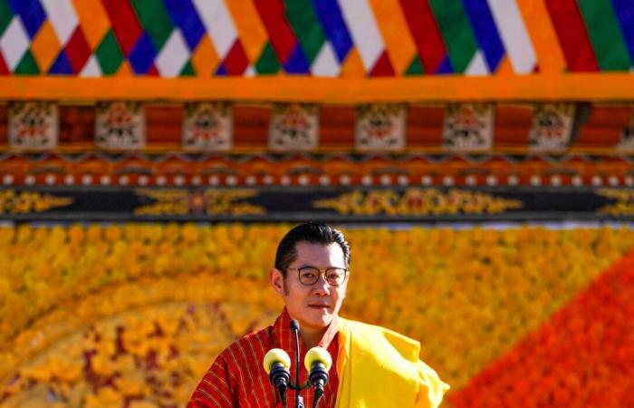 Le roi Jigme Khesar, son héritier, son père, les reines, princes et princesses du Bhoutan réunis pour la fête nationale