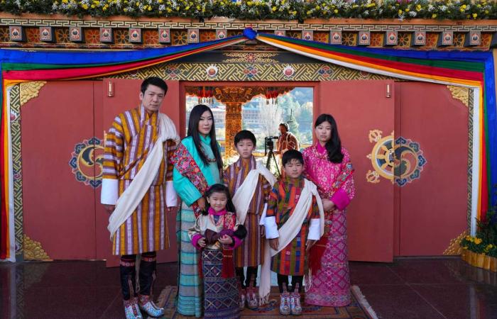 Le roi Jigme Khesar, son héritier, son père, les reines, princes et princesses du Bhoutan réunis pour la fête nationale