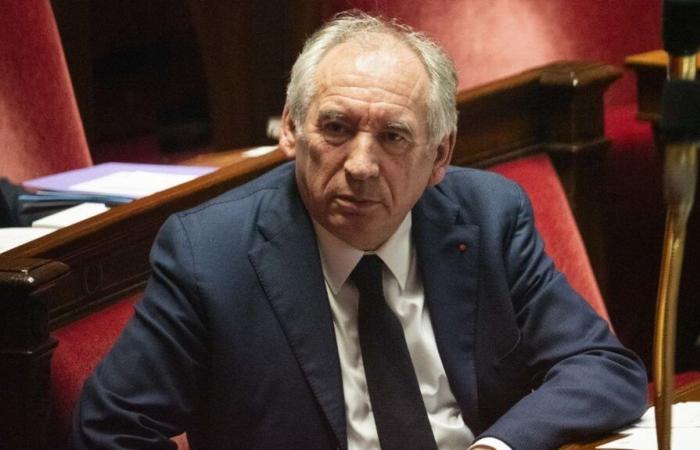 François Bayrou étend ses consultations avec les forces politiques