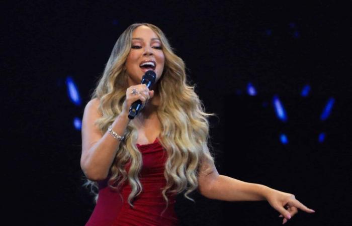 Rihanna insupportable au concert de Mariah Carey : elle finit par montrer sa poitrine