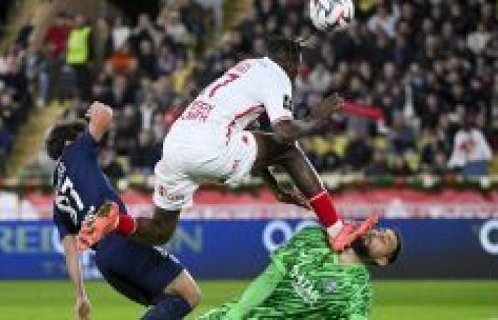 Donnarumma, le visage gonflé et la réaction des supporters milanais. Polémique sur le carton rouge manqué de Singo