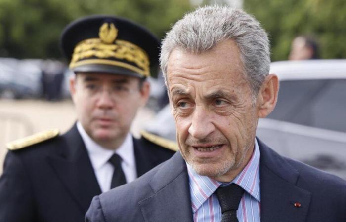 Parce que Sarkozy a été condamné. Une année avec un bracelet électronique, mais une « issue de secours » apparaît