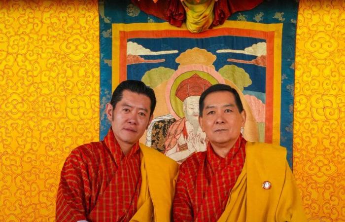 Le roi Jigme Khesar, son héritier, son père, les reines, princes et princesses du Bhoutan réunis pour la fête nationale