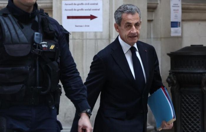 Condamné, Sarkozy avec bracelet électronique à un an