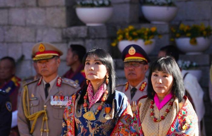 Le roi Jigme Khesar, son héritier, son père, les reines, princes et princesses du Bhoutan réunis pour la fête nationale