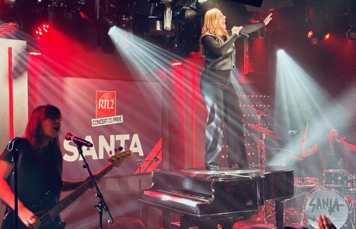 Le Père Noël met le feu au Grand Studio RTL2 avec « Recommence-moi » lors de son Concert Très Très Privé