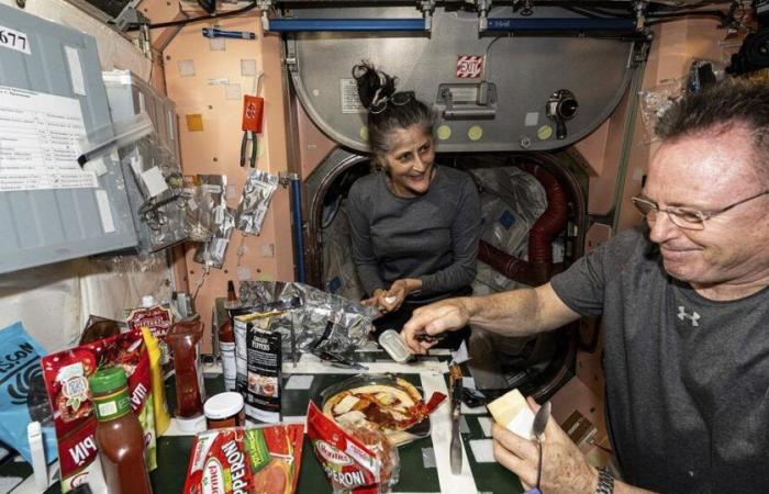 Les deux astronautes coincés dans l’ISS devront encore faire preuve de patience