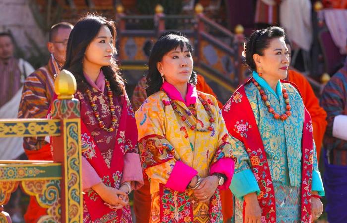 Le roi Jigme Khesar, son héritier, son père, les reines, princes et princesses du Bhoutan réunis pour la fête nationale