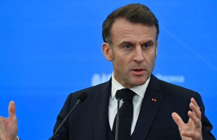 le gouvernement décrète un gel des prix des produits de grande consommation, Macron est arrivé sur place