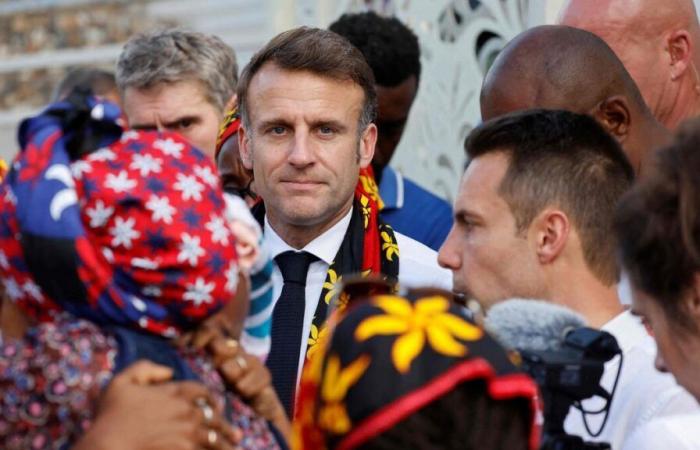 à Mayotte, un échange houleux entre Macron et élus