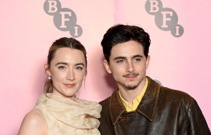 Cinéma Les âmes sœurs Saoirse Ronan et Timothée Chalamet s’affrontent dans le style mais pas dans l’ambiance