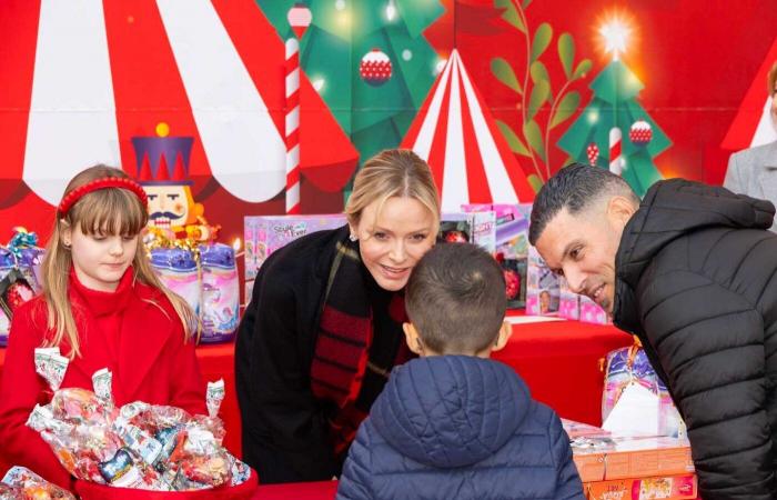 Jacques et Gabriella de Monaco aux couleurs de Noël pour distribuer des cadeaux aux enfants de la Principauté