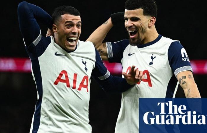 Solanke des Spurs aide à renvoyer Manchester United au milieu d’un match chaotique de la Coupe Carabao