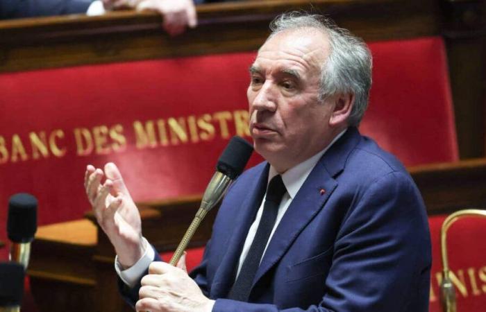 Nouveau gouvernement en France : Bayrou sous pression