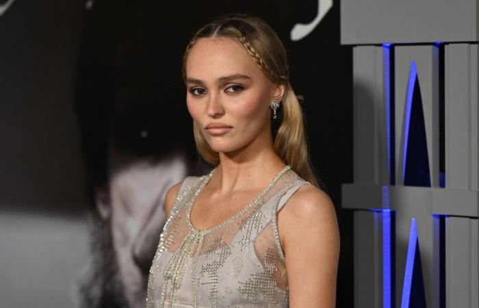 Lily-Rose Depp joue la prof de français avec Jimmy Fallon et dévoile son expression préférée