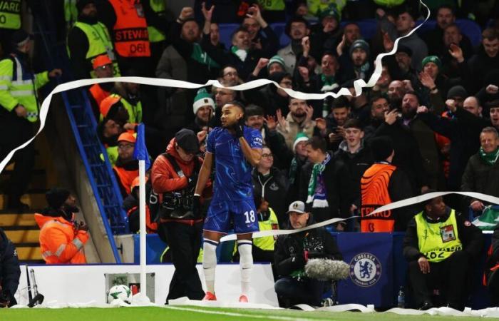 Le match nul entre Chelsea et Shamrock Rovers s’est arrêté alors que du papier toilette était lancé sur Nkunku | Football