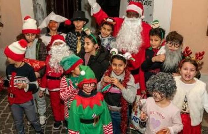 Le Père Noël en fanfare à Ferrières pour le goûter du centre social