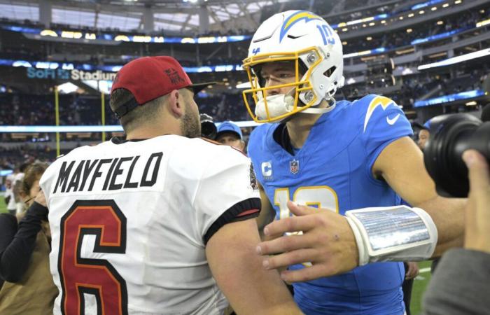 Les Chargers serrent les dents pour une victoire clé contre les Broncos, visant la gloire des séries éliminatoires de la NFL en 2024.