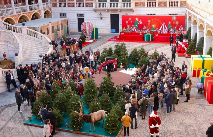 Jacques et Gabriella de Monaco aux couleurs de Noël pour distribuer des cadeaux aux enfants de la Principauté