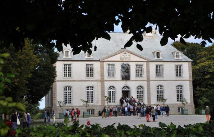 Brocante, marché artisanal, concerts, spectacle… Un château du Cotentin en fête pour Noël