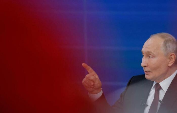 Vladimir Poutine estime que la Russie aurait dû attaquer l’Ukraine “plus tôt”