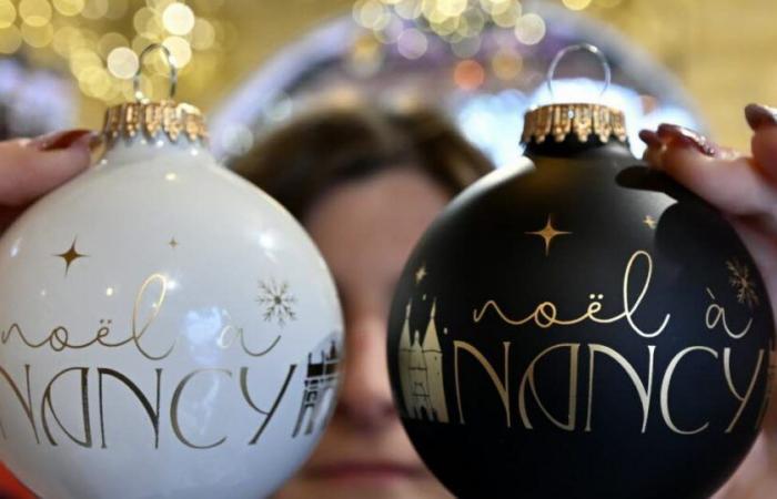 Meurthe-et-Moselle. Les boules de Noël des Vitrines de Nancy sont de retour dans leur chalet