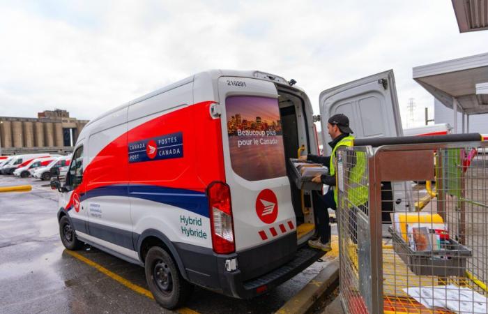 Postes Canada recommence à accepter le courrier commercial