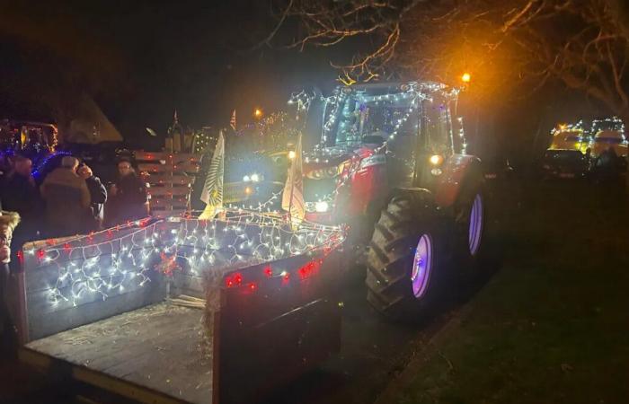 Le fabuleux succès des défilés de tracteurs de Noël en Occident !