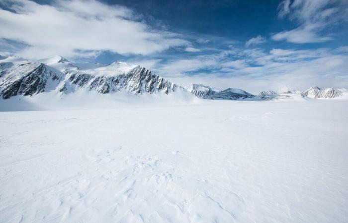 Découvrez les secrets d’Enigma Lake, une capsule temporelle cachée au cœur de l’Antarctique !